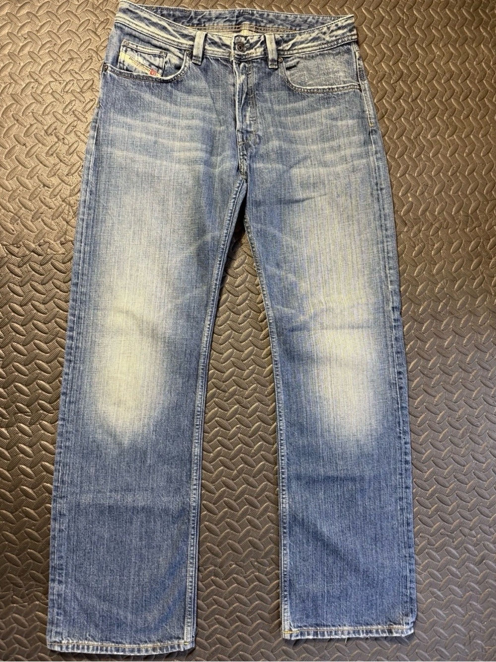 Diesel LevAN L.32 Men’s Jeans 32 Made in Italy Straight Leg Distressed Wash